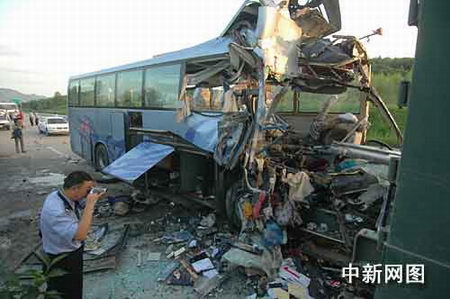 哈尔滨周边连出车祸7死20多伤(组图)