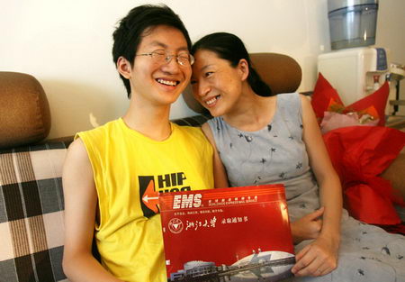 图文:湖南省内第一份高考录取通知书