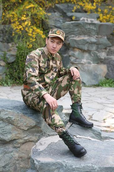 图文:武警部队8月1日起全面换装(10)