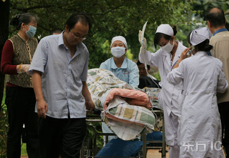 云南图书馆二氧化碳泄漏致39人中毒(组图)