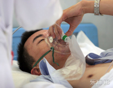 云南图书馆二氧化碳泄漏致39人中毒(组图)