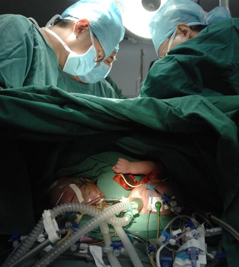 图文:[医卫](2)河北医科大学第一附属医院为一对