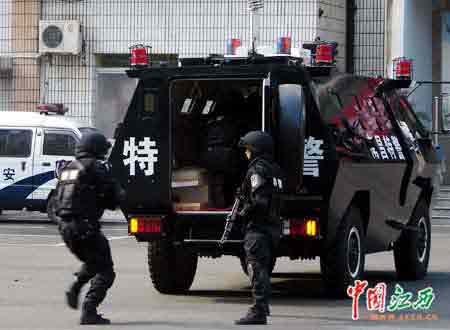 组图:装甲防暴车