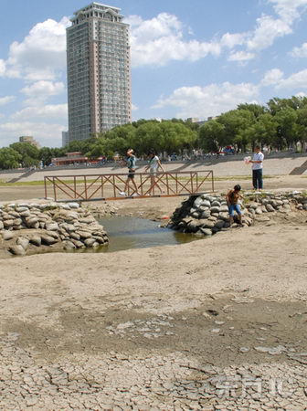 ͼ�ģ����з���������µ�ɳ̲