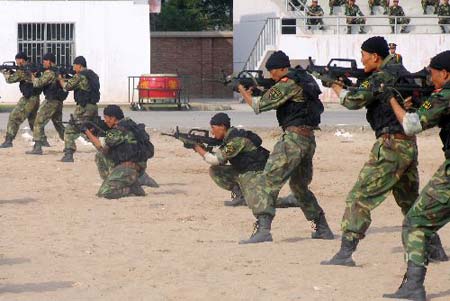 组图:宁夏武警进行反恐演练