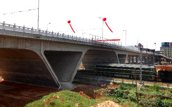 图文:[经济]铁路大跨度的刚构连续梁拱桥正式建