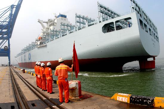 图文:(2)万箱级集装箱船中远亚洲轮将在天津