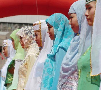 组图:回族服饰展在银川举行