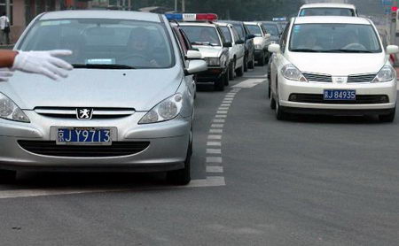 北京今日单数尾号汽车上路 违者原路返回(组图