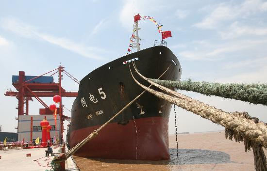 图文:国电泰州电厂长江码头启用