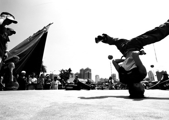 图文:广州市天河宏城广场街舞表演