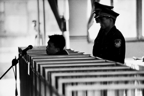 图文:深圳市警方破获了利用女色劫车杀人案