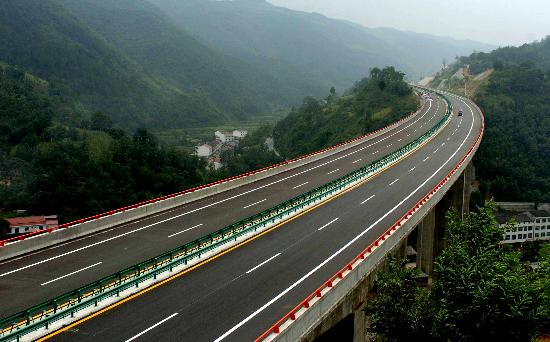 图文：西汉高速公路即将全线通车