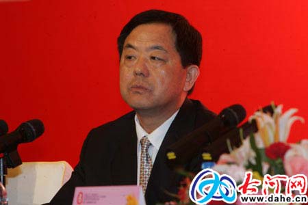 河南省政协主席王全书出席大会