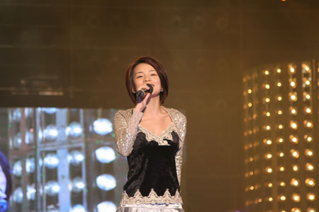 图文:歌手马郁激情演唱