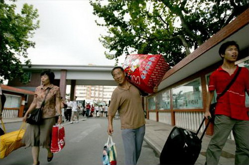 图文:复旦新生报到