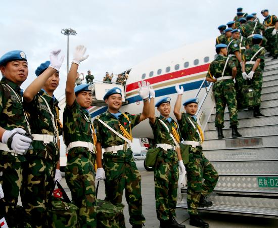 图文:(1)中国第三批赴黎巴嫩维和部队第一梯队