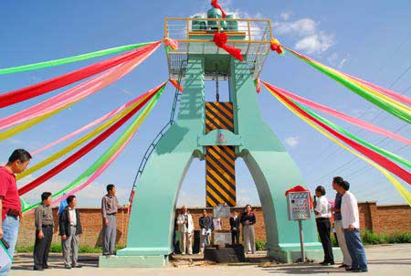 图文:我国第1台高能液压锻锤在哈尔滨试车成功