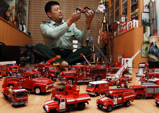 图文:消防员于洋收藏消防车模型