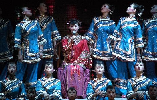 图文:谭晶携《民族交响组曲――乔家大院》亮