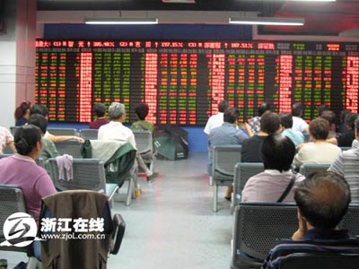 直击台风登陆后杭州市民生活(组图)