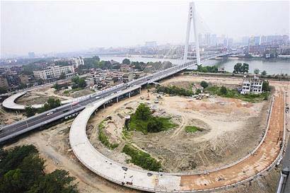 图文:武汉月湖桥匝道十月将通车