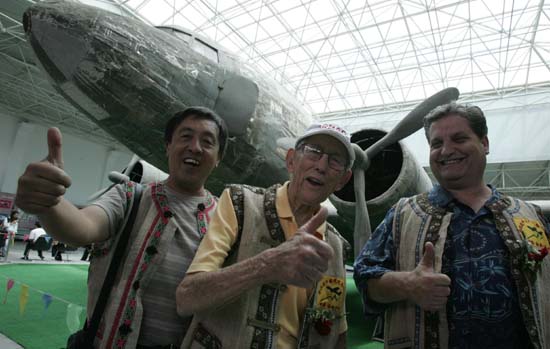 组图:美国飞行老兵汉克斯重返泸水县片马镇