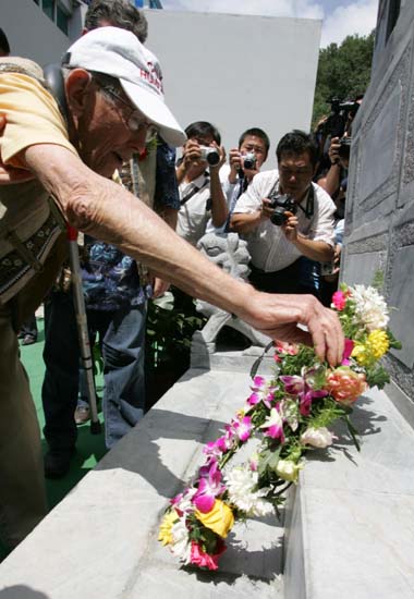 组图:美国飞行老兵汉克斯重返泸水县片马镇