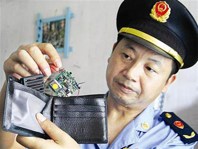 武汉查获500件高科技考试作弊器(组图)