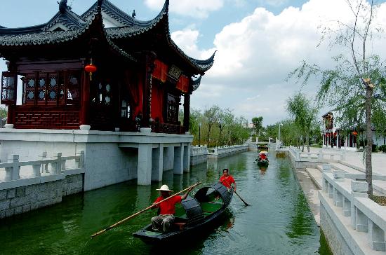 图文:游客在厦门园博园游览