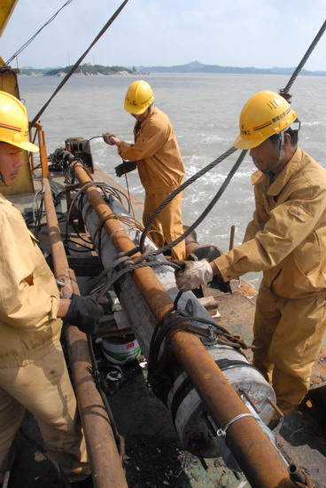 组图:海底电缆断线 平潭供电告急追踪