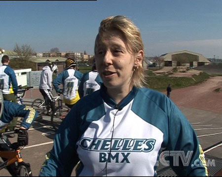 图文:现小轮车俱乐部教练前小轮车世界冠军