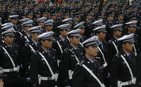 图文：南京公安局举行单警装备配发仪式