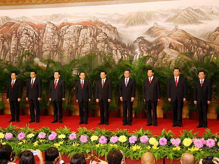组图:十七届中央政治局常委同中外记者见面