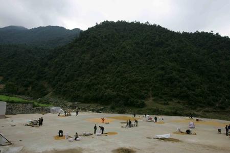 图文:西昌卫星发射基地附近的八一村