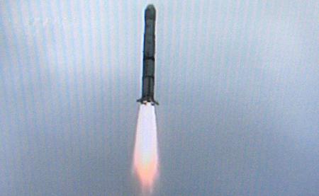 图文:嫦娥一号探月卫星顺利发射升空