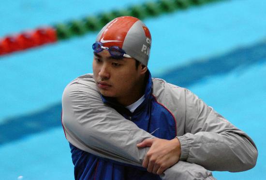 图文:游泳――杭州选手吴鹏获得男子200米蝶泳