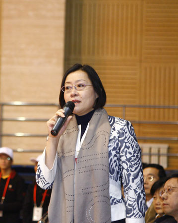 图文:刘少奇女儿刘婷表达参加校庆的激动心情