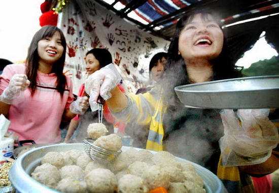 图文:番禺职业技术学院第九届工商模拟市场开