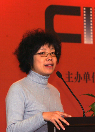 图文:主题演讲主持人黄文