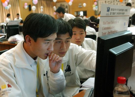 图文:亚洲大学生计算机高手北航比高低(3)