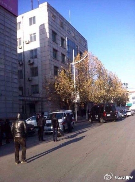 辽宁大石桥持枪杀人案现场.图