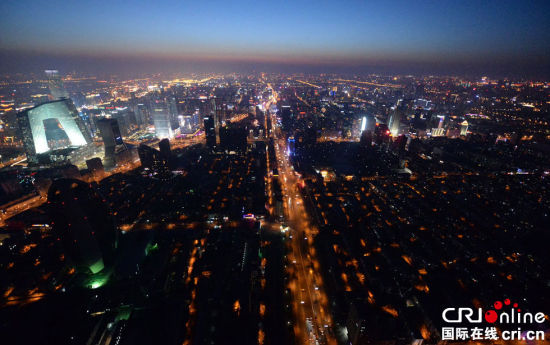 摄影师航拍北京除夕夜景.图