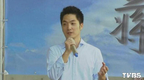 蒋家后代蒋万安放弃美国绿卡_手机新浪网