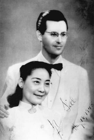 沙博理与夫人凤子的新婚照片(摄于1948年)