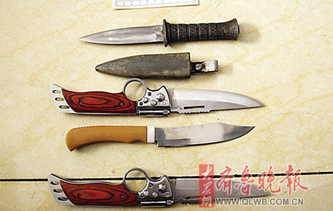 高速路上持刀抢劫司机