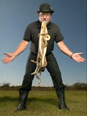 08年版吉尼斯世界纪录面世 文身狂要把全身刺