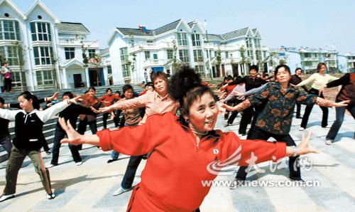 新余学院_新余凤凰湾度假村_新余农民人均收入(2)