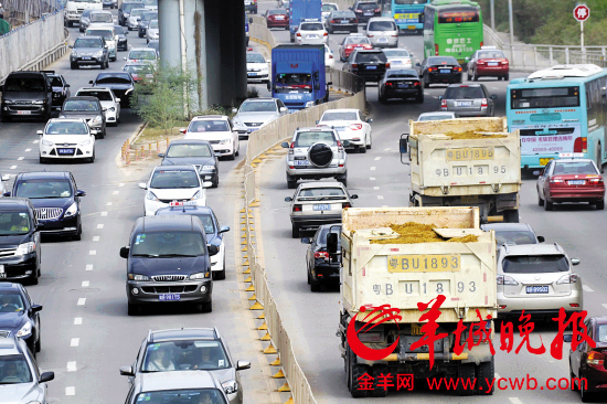 深圳市市区上下班高峰限行时段还有泥头车上路