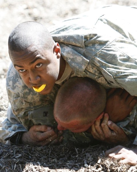 美军首批潜艇女军官洗澡被偷拍:视频被广泛传